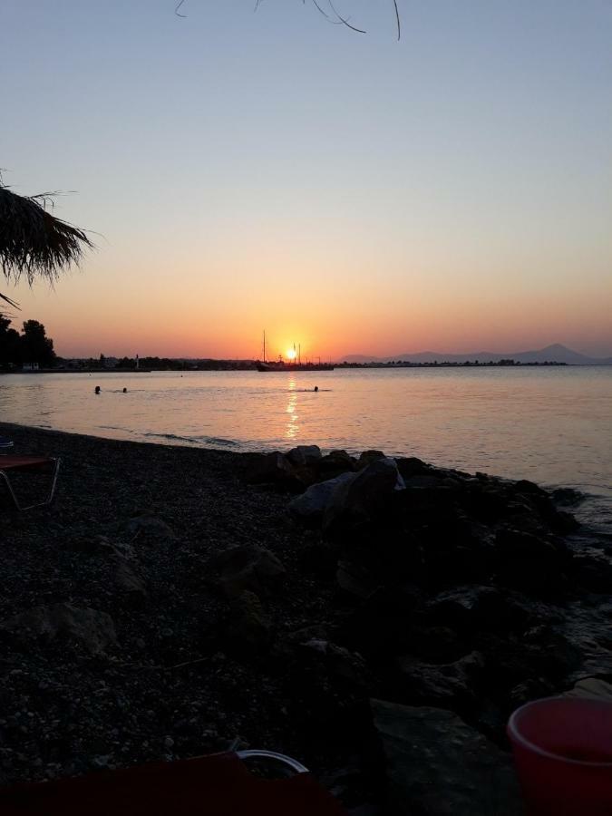 Beach Front Apartment Nea Palatia Exterior photo